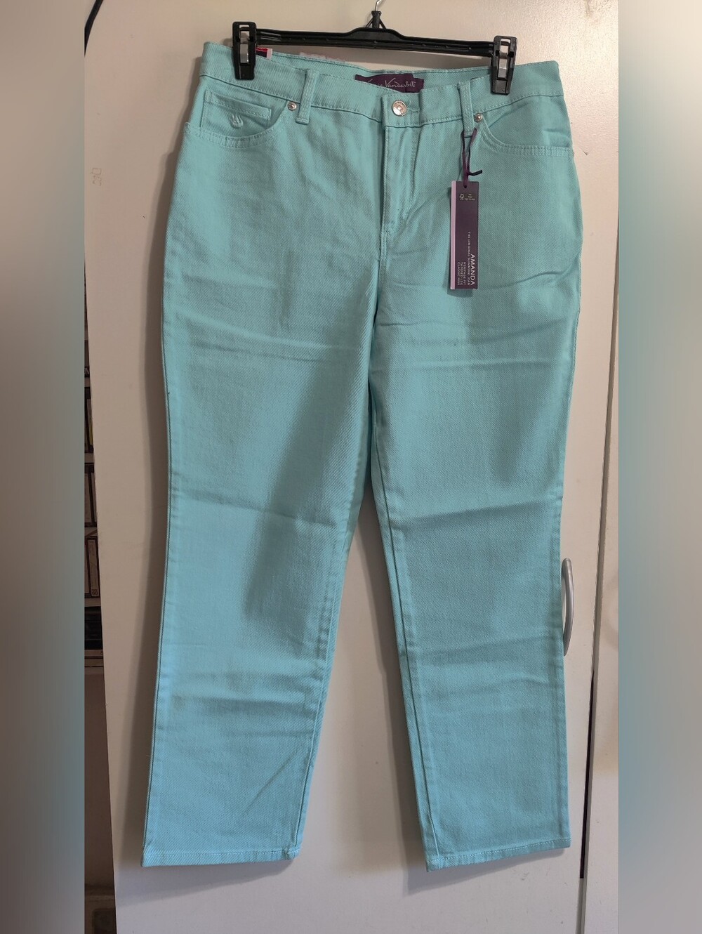Gloria Vanderbilt Women’s Slimming Straight-Leg Jeans